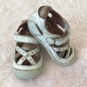 stride rite soft motion kiki sandal